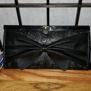 🦇😎NWT😎🦇 Wallet Black Feminine Bow Embossed 🖤